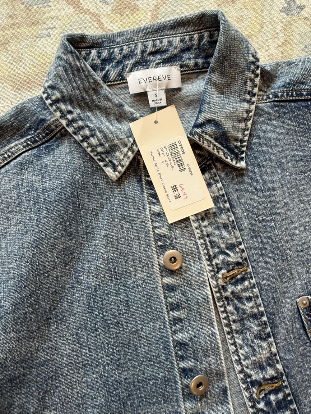 Evereve Rachel Denim Short Sleeve Shirt Size Small NWT - Picture 2 of 4